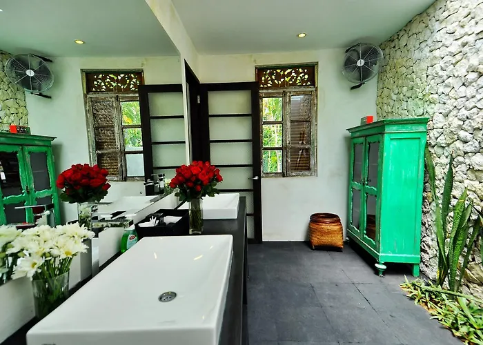 Beautiful 4 Bedroom Garden View Canggu