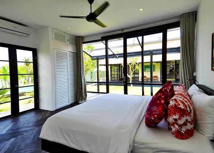 Beautiful 4 Bedroom Garden View * Canggu
