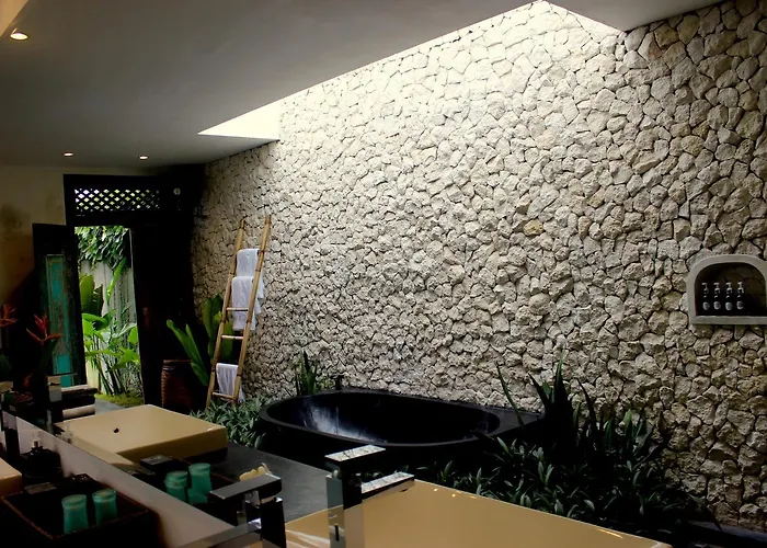Beautiful 4 Bedroom Garden View Villa Canggu