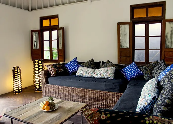 Beautiful 4 Bedroom Garden View Villa Canggu