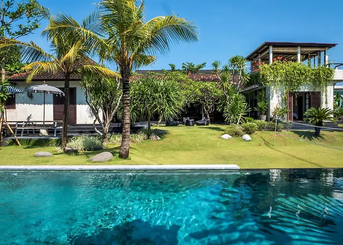 Beautiful 4 Bedroom Garden View Villa *