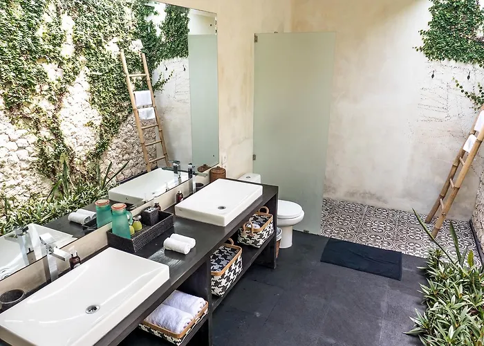 Villa Beautiful 4 Bedroom Garden View