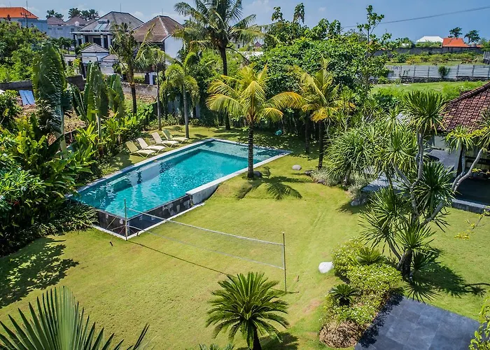Villa Beautiful 4 Bedroom Garden View Canggu